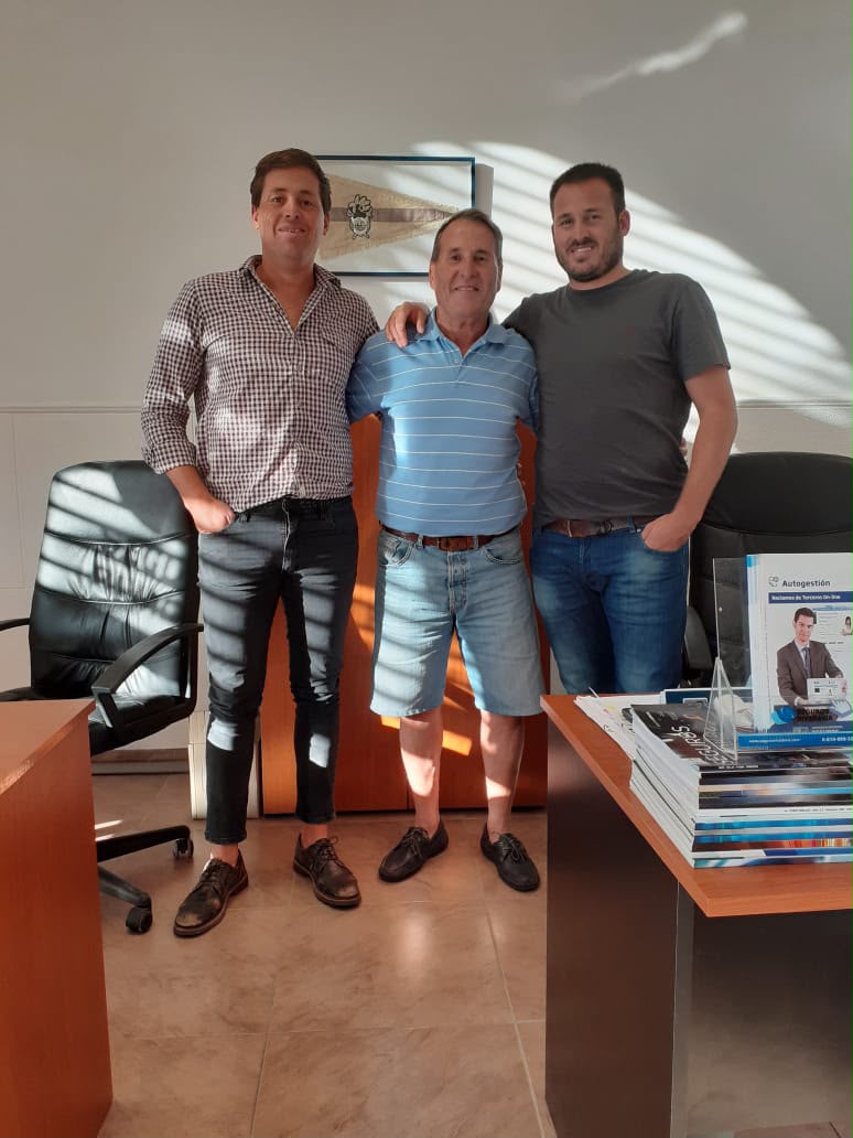 Hugo, Juan Pablo y Germán Casamiquela en la oficina